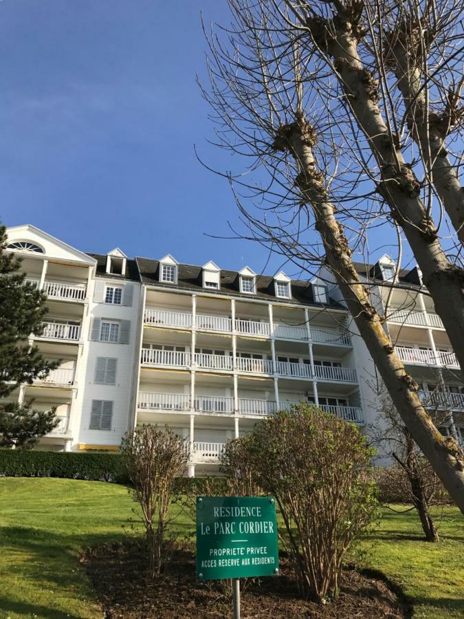 Les Terrasses Du Parc Cordier Трувиль-сюр-Мер Экстерьер фото